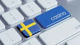Tastatur med svensk flagg og en blå tast merket Casino